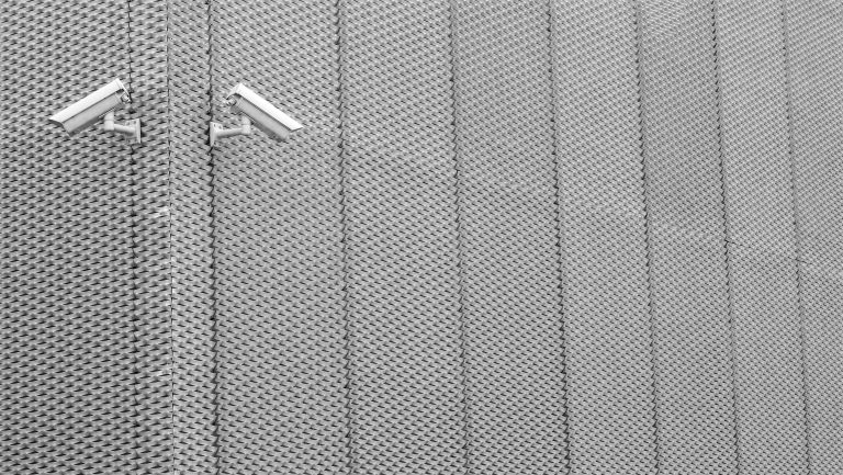 Home Modern kantoor met duidelijke looproutes en beveiligingssystemen die ervoor zorgen dat medewerkers rustig kunnen werken, ster